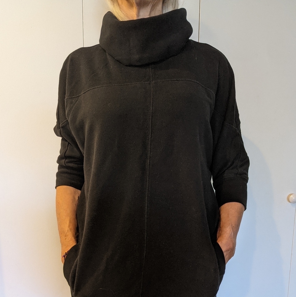 Big Black Sweatshirt